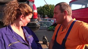 GREAT FUCKS AT THE CAR JUNKYARD CUSTOMERS AND STAFF INVOLVED