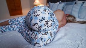 OLDER WOMAN wakes up to intense cock, cums quick with help