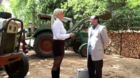 Outdoor sudden pleasure for the busty milf