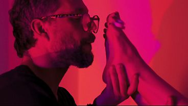 Tasty foot fetish with naughty young brunette Malvada Favorita