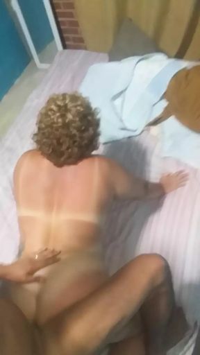 End of vacation with lots of squirts on married woman's big ass