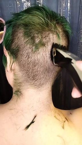 Haircut Fetish Goth BBW Adama Daat Gives Herself a Chelsea and an Orgasm