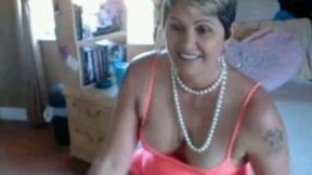 Mature and excited chunky woman flashes her tits on webcam