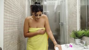 She wants the HORSEDICK CHALLENGE! Inexperienced latina tries her first BBC