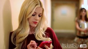 Natasha Malkova's Wet Pussy for Charlotte Stokely (Four Rooms)