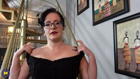 Classy Jenny loves getting kinky in roaring 20's style