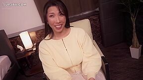 アラフォー爆乳妻 カチムチラクヒー男子と肉弾生中ハワーsex