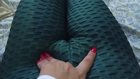 Stepdaughter remembers her stepfather, wakes up horny and plays with her pussy while watching porn